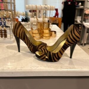 Michael KORS brown and tan zebra print heels